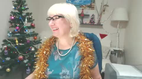 Snapshot of leilamays chatting on 12.23.24 Leila Kinky online show from 12.23.24