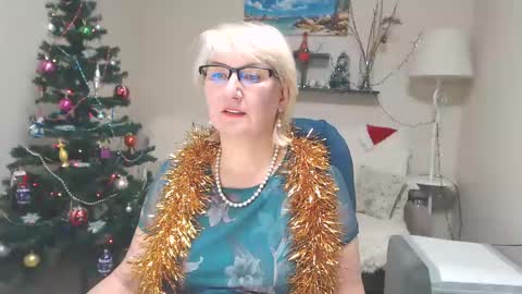 Snapshot of leilamays chatting on 12.23.24 Leila Kinky online show from 12.23.24