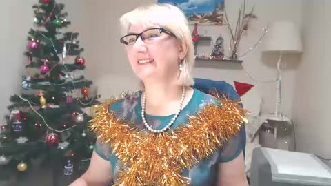 Snapshot of leilamays chatting on 12.24.24 Leila Kinky online show from 12.24.24