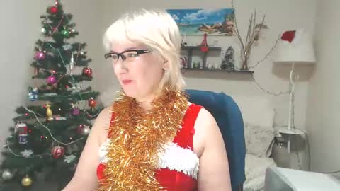Snapshot of leilamays chatting on 12.26.24 Leila Kinky online show from 12.26.24