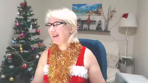 Snapshot of leilamays chatting on 12.26.24 Leila Kinky online show from 12.26.24