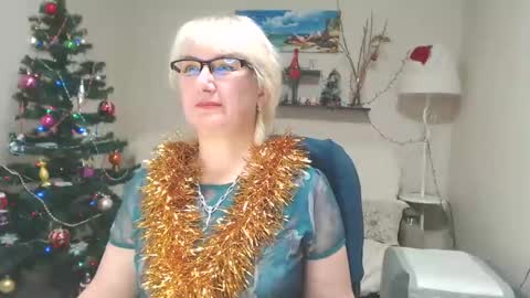 Snapshot of leilamays chatting on 12.28.24 Leila Kinky online show from 12.28.24