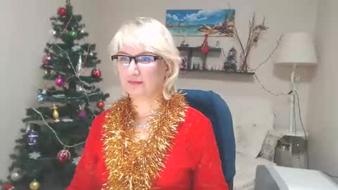 Snapshot of leilamays chatting on 01.04.25 Leila Kinky online show from 01.04.25