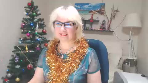Snapshot of leilamays chatting on 01.05.25 Leila Kinky online show from 01.05.25