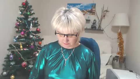 Snapshot of leilamays chatting on 01.10.25 Leila Kinky online show from 01.10.25