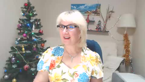 Snapshot of leilamays chatting on 01.11.25 Leila Kinky online show from 01.11.25