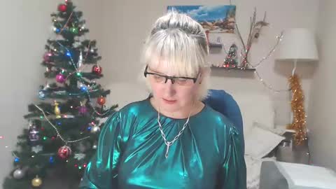 Snapshot of leilamays chatting on 01.12.25 Leila Kinky online show from 01.12.25