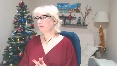 Snapshot of leilamays chatting on 01.14.25 Leila Kinky online show from 01.14.25