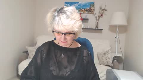 Snapshot of leilamays chatting on 01.18.25 Leila Kinky online show from 01.18.25