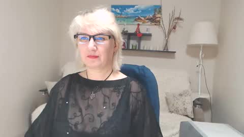 Snapshot of leilamays chatting on 01.19.25 Leila Kinky online show from 01.19.25