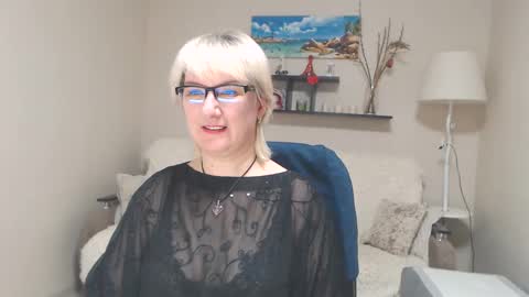 Snapshot of leilamays chatting on 01.22.25 Leila Kinky online show from 01.22.25