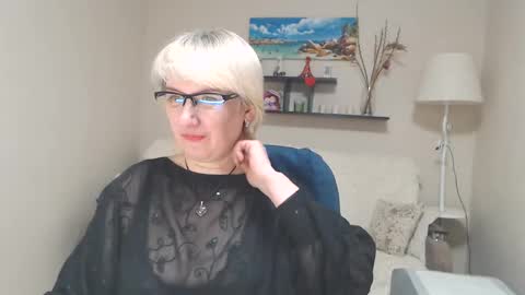 Snapshot of leilamays chatting on 01.22.25 Leila Kinky online show from 01.22.25
