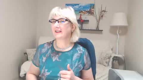 Snapshot of leilamays chatting on 02.08.25 Leila Kinky online show from 02.08.25