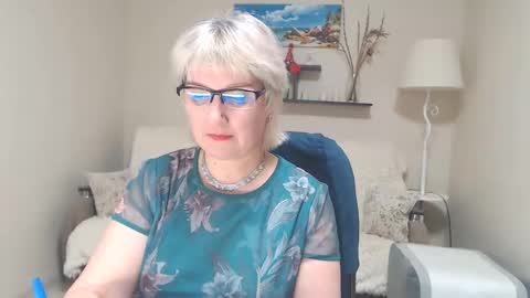 Snapshot of leilamays chatting on 02.09.25 Leila Kinky online show from 02.09.25