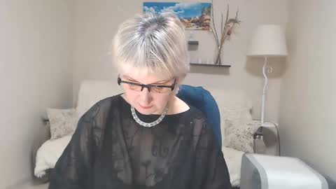 Snapshot of leilamays chatting on 02.10.25 Leila Kinky online show from 02.10.25