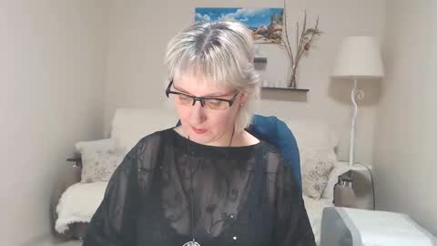 Snapshot of leilamays chatting on 02.12.25 Leila Kinky online show from 02.12.25