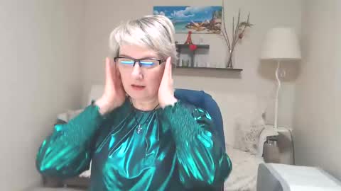 Snapshot of leilamays chatting on 02.19.25 Leila Kinky online show from 02.19.25