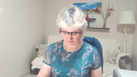 Snapshot of leilamays chatting on 02.21.25 Leila Kinky online show from 02.21.25