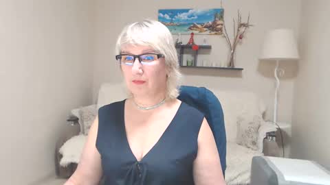 Snapshot of leilamays chatting on 02.22.25 Leila Kinky online show from 02.22.25