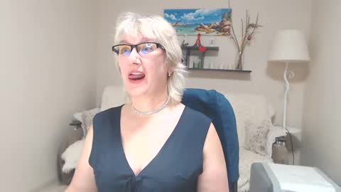 Snapshot of leilamays chatting on 02.22.25 Leila Kinky online show from 02.22.25
