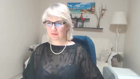 Snapshot of leilamays chatting on 02.25.25 Leila Kinky online show from 02.25.25