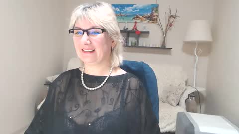 Snapshot of leilamays chatting on 02.26.25 Leila Kinky online show from 02.26.25