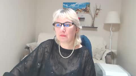 Snapshot of leilamays chatting on 02.26.25 Leila Kinky online show from 02.26.25