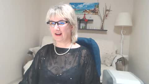 Snapshot of leilamays chatting on 02.26.25 Leila Kinky online show from 02.26.25
