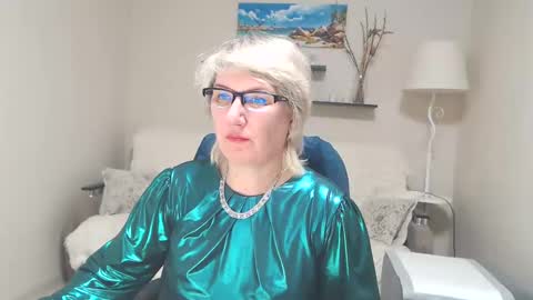 Snapshot of leilamays chatting on 03.06.25 Leila Kinky online show from 03.06.25
