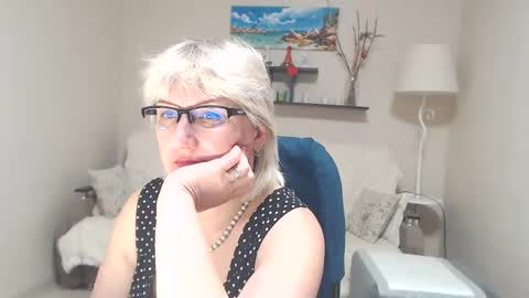 Snapshot of leilamays chatting on 03.07.25 Leila Kinky online show from 03.07.25