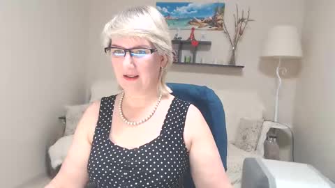 Snapshot of leilamays chatting on 03.09.25 Leila Kinky online show from 03.09.25