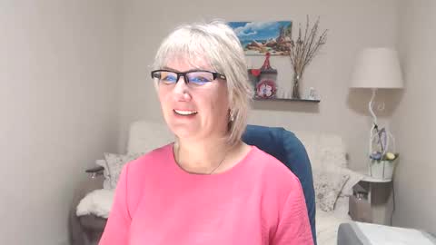 Snapshot of leilamays chatting on 09.25.25 Leila Kinky online show from 09.25.25