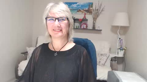 Snapshot of leilamays chatting on 10.04.25 Leila Kinky online show from 10.04.25