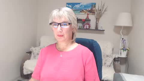 Snapshot of leilamays chatting on 10.06.25 Leila Kinky online show from 10.06.25