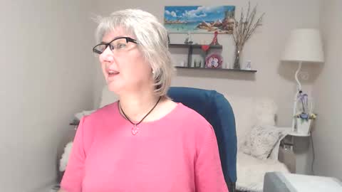 Snapshot of leilamays chatting on 10.10.25 Leila Kinky online show from 10.10.25