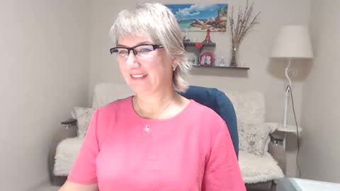 Snapshot of leilamays chatting on 10.20.25 Leila Kinky online show from 10.20.25