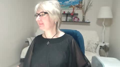 Snapshot of leilamays chatting on 02.12.26 Leila Kinky online show from 02.12.26