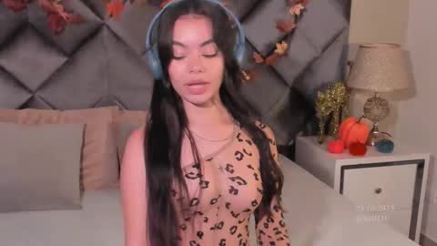 Leizathompson online show from 10.29.25