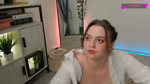 Snapshot of lela_ryan chatting on 05.24.26 Lela online show from 05.24.26