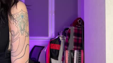 Snapshot of lemonandpeach chatting on 09.19.25 2 shy lemons 1 peach online show from 09.19.25