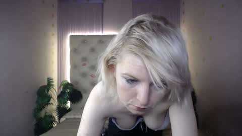 Snapshot of lena_paulles chatting on 12.18.24 Lena online show from 12.18.24