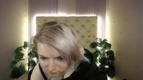 Snapshot of lena_paulles chatting on 01.07.25 Lena online show from 01.07.25