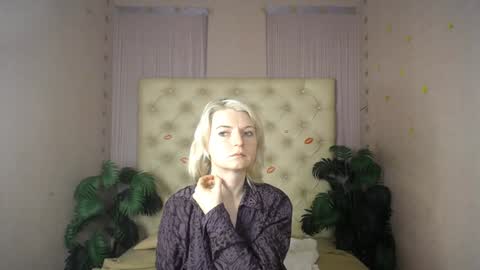 Snapshot of lena_paulles chatting on 02.08.25 Lena online show from 02.08.25