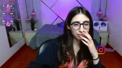 Snapshot of lena_roses chatting on 04.29.26 Lena online show from 04.29.26