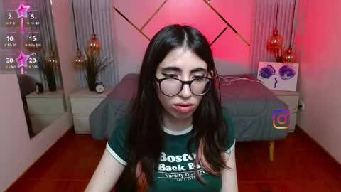 Snapshot of lena_roses chatting on 05.12.26 Lena online show from 05.12.26