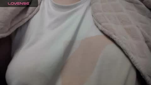 Snapshot of lenagolden chatting on 01.28.25 lenagolden online show from 01.28.25