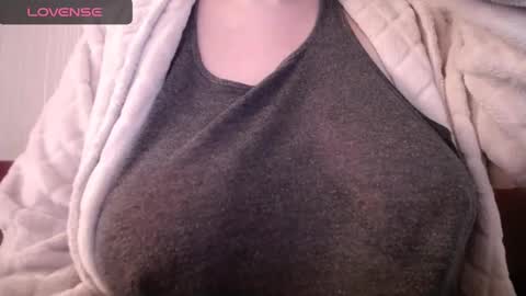 Snapshot of lenagolden chatting on 02.11.25 lenagolden online show from 02.11.25