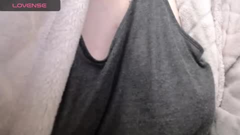 Snapshot of lenagolden chatting on 02.11.25 lenagolden online show from 02.11.25