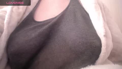 Snapshot of lenagolden chatting on 02.12.25 lenagolden online show from 02.12.25