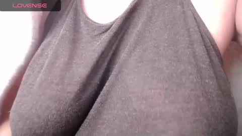 Snapshot of lenagolden chatting on 03.08.25 lenagolden online show from 03.08.25